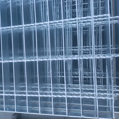 A pressão soldou o metal do aço do carbono Q235 que raspa o mergulho quente galvanizado