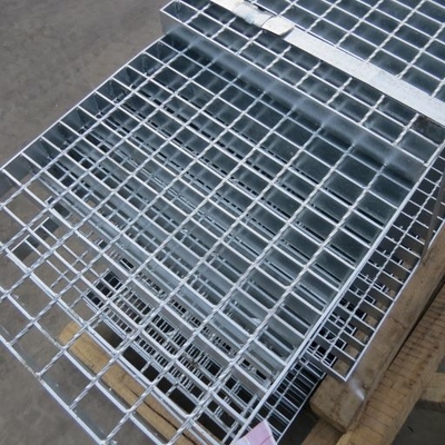 Alfaiate Made Engineering Steel que raspa para a plataforma da planta