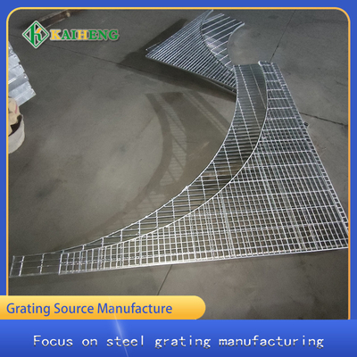 Aço suave galvanizado Oem da grade do metal que raspa para a construção da refinaria