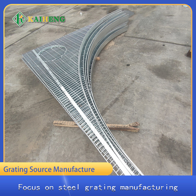 Aço suave galvanizado Oem da grade do metal que raspa para a construção da refinaria