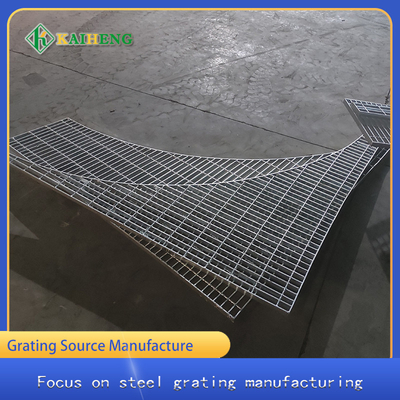 Aço suave galvanizado Oem da grade do metal que raspa para a construção da refinaria