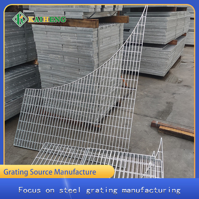 Aço suave galvanizado Oem da grade do metal que raspa para a construção da refinaria