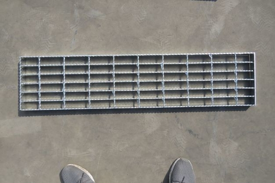 A escada de aço da grelha T1 pisa o passo de carregamento da barra de 30mm