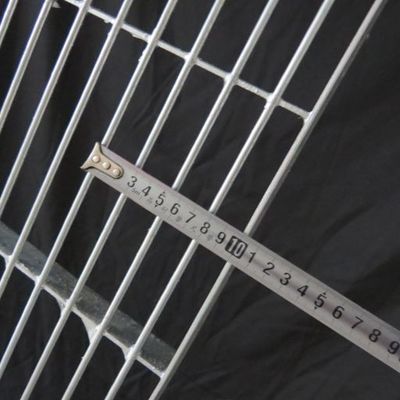 Mergulho quente de aço de passos de escada da grelha de Q235 T4 que galvaniza