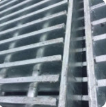 A pressão soldou o passo de aço inoxidável da barra do rolamento da raspagem 30mm
