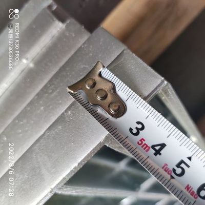 Cor de prata galvanizada dos passos de escada da grelha do aço carbono do mergulho quente