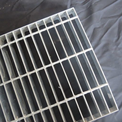 Metal de aço serrilhado antiderrapagem que raspa carregando o passo 30mm da barra resistentes à corrosão