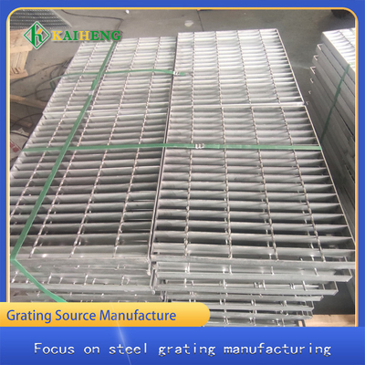 A segurança soldou trilhos de Mesh Fencing Roof Fall Protection para a escada da etapa do balcão