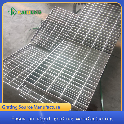 A segurança soldou trilhos de Mesh Fencing Roof Fall Protection para a escada da etapa do balcão