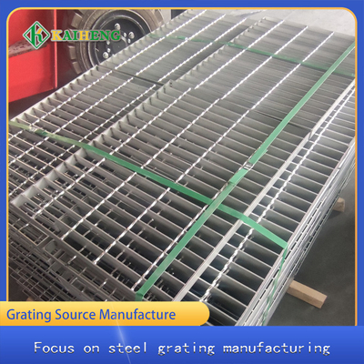 A segurança soldou trilhos de Mesh Fencing Roof Fall Protection para a escada da etapa do balcão