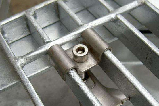 Braçadeira galvanizada grampos da instalação da raspagem da barra de aço da sela