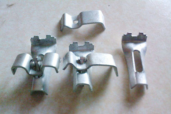 Braçadeira galvanizada grampos da instalação da raspagem da barra de aço da sela