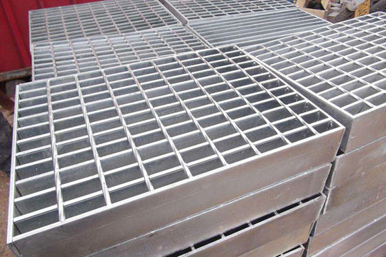 Grade galvanizada branca de prata do metal que raspa para a passagem