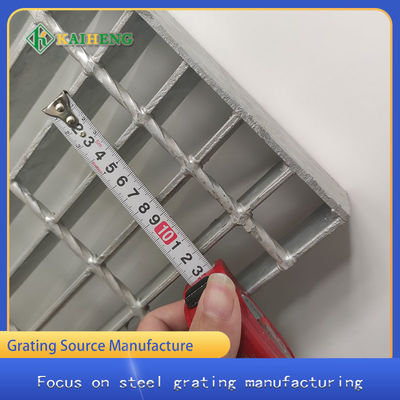 Barra galvanizada branca de prata antiderrapagem da grade do metal que raspa para a refinaria