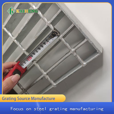 Barra galvanizada branca de prata antiderrapagem da grade do metal que raspa para a refinaria