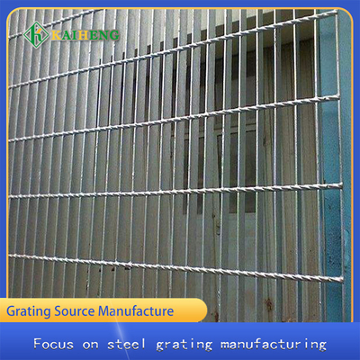 O mergulho quente do aço carbono Q235 galvanizou Mesh Fencing Grid Customized soldado