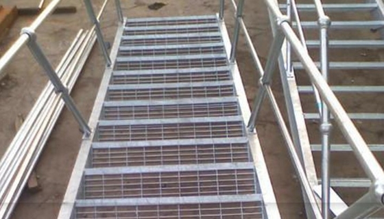 O ODM aparafusou metal residencial passos de escada galvanizados