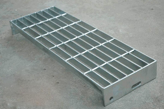 A raspagem de aço galvanizada pisa o passo de 60mm que carrega barras