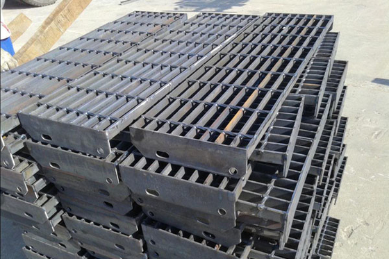 O mergulho quente da segurança galvanizou os passos de escada raspados de aço do metal