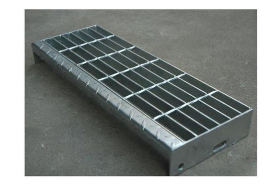 Passos de escada de aço quadriculados da grelha de T4 Platenosing que carregam barras no passo de 40mm