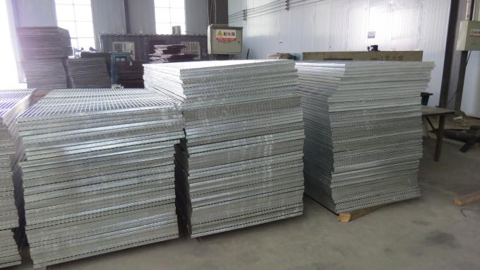 Área conservada em estoque da raspagem de aço